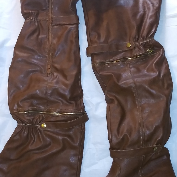 Boots - Picture 4 of 5